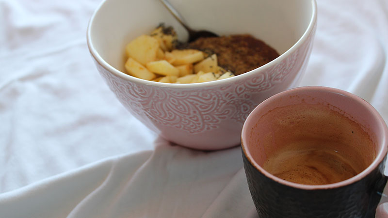 healthy breakfast recipe oats with banana and apple